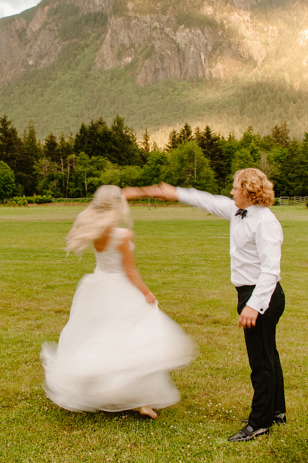  wedding venue in in Snoqualmie Washington with rustic colors and florals