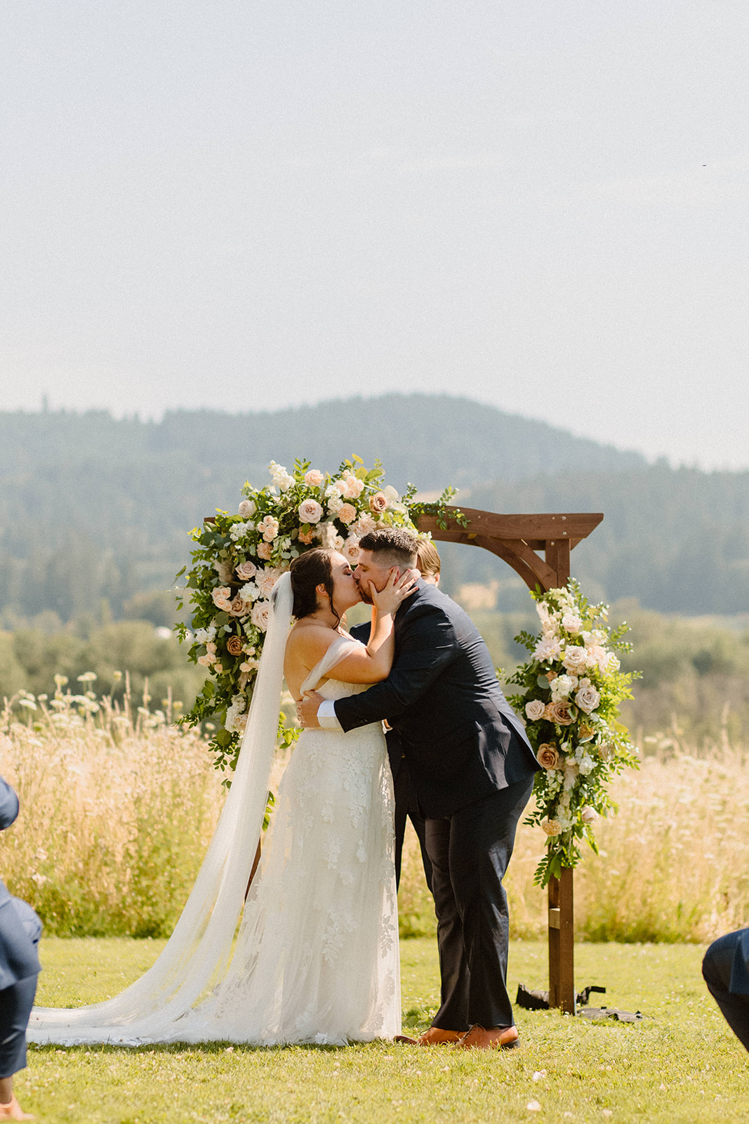A beautiful Water Oasis wedding day in Oregon