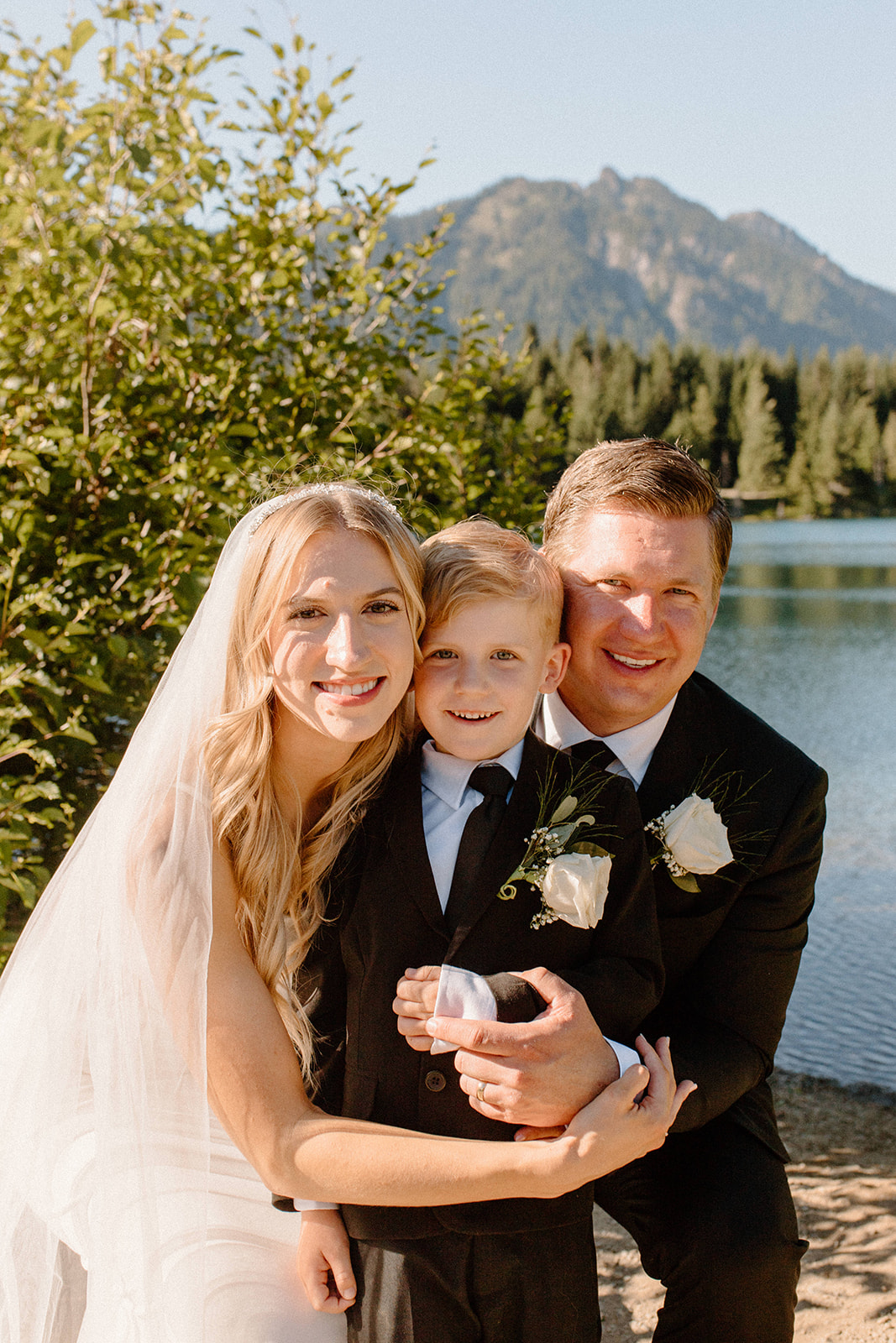 Gold Creek Pond elopement in Washington with beautiful florals and forest vibes