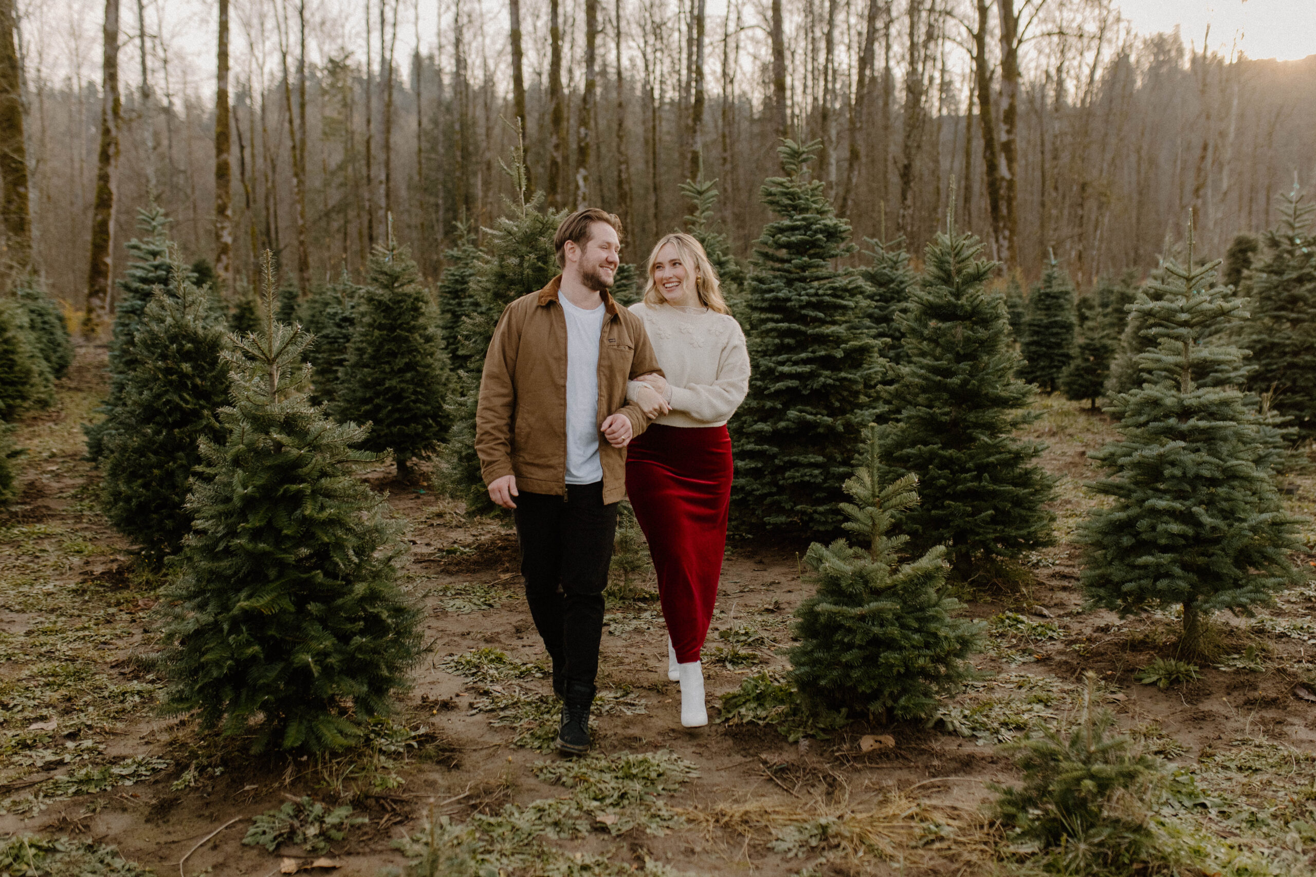 couple holiday tree farm photoshoot, Auburn Washington