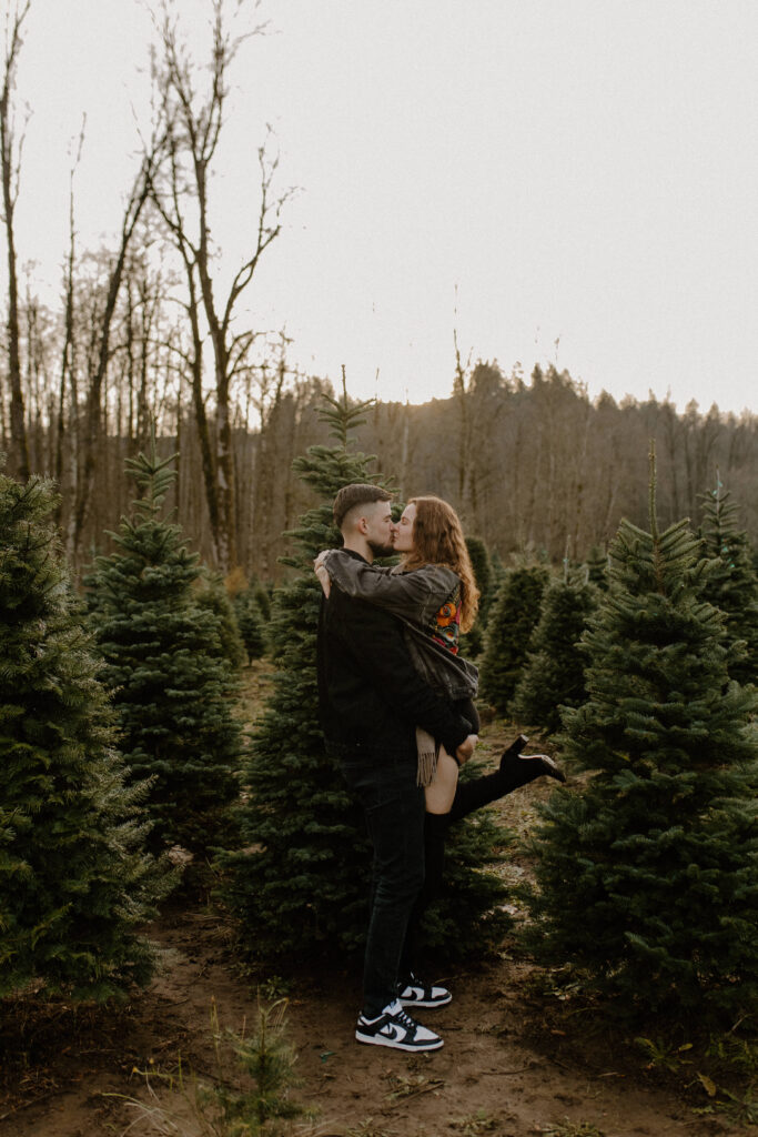 romantic holiday tree farm photoshoot