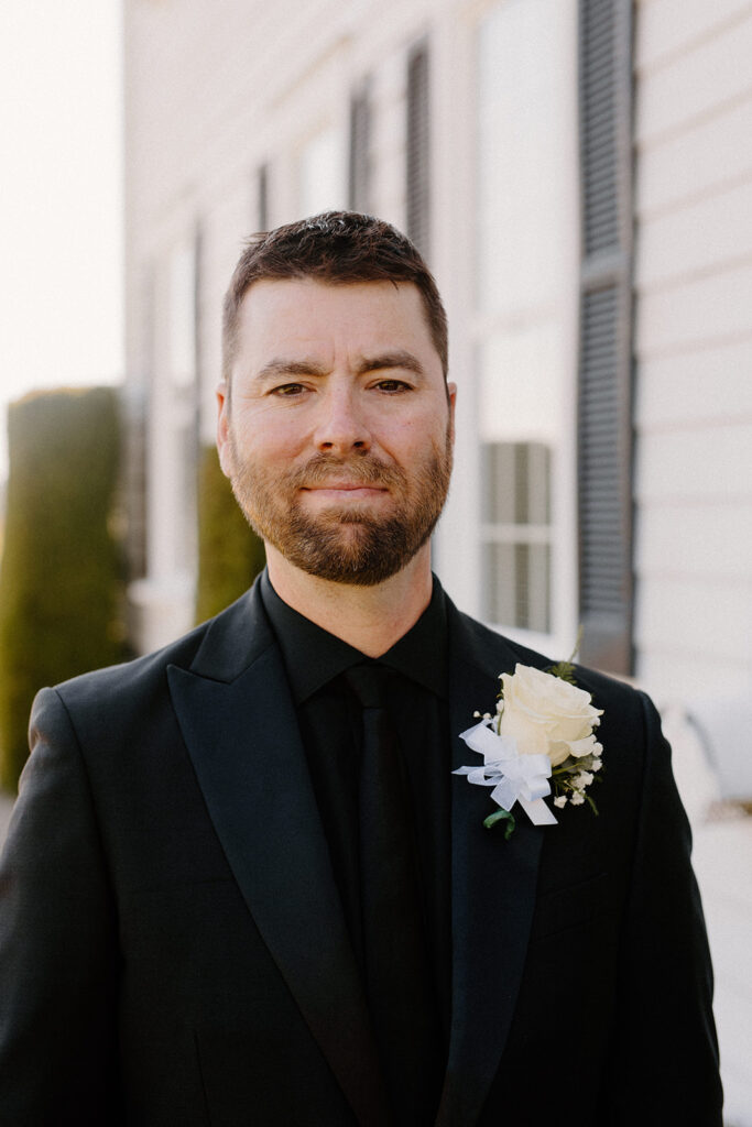 groom portrait