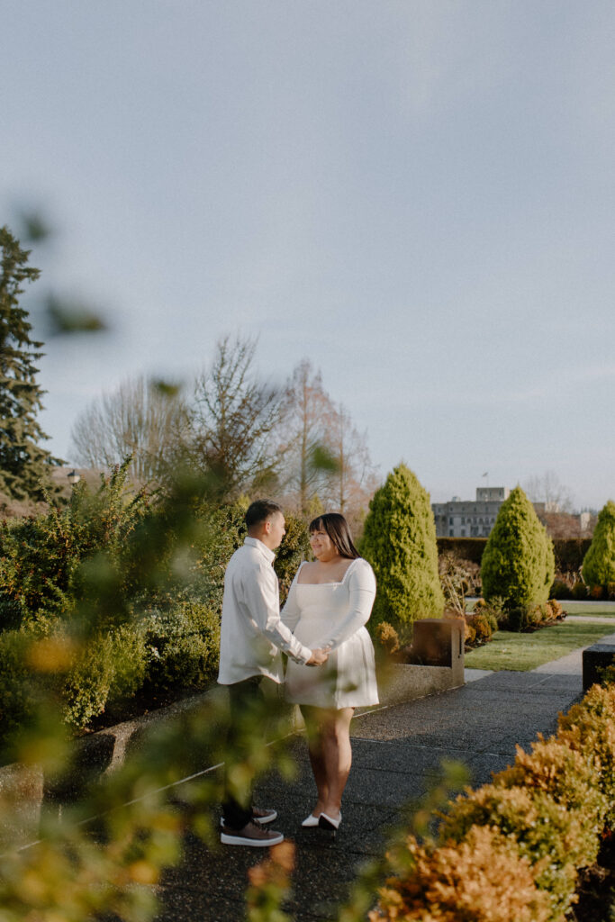 outdoor engagement photoshoot