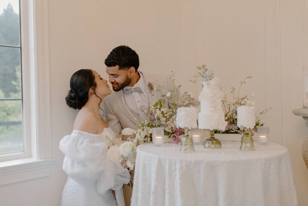 bride and groom cake cutting