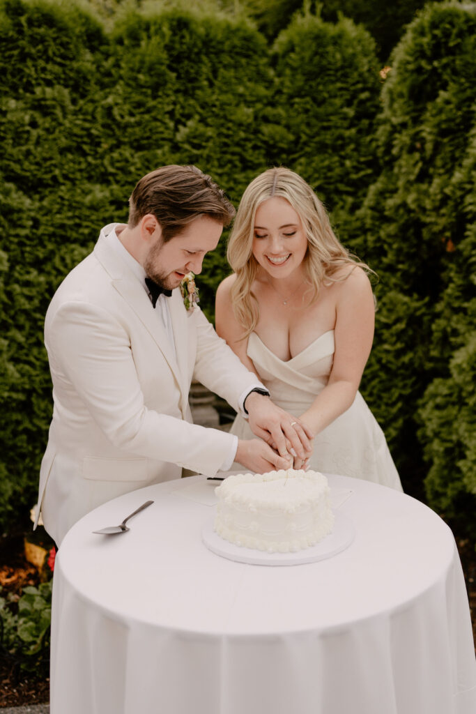 Laurel Creek Manor Garden Wedding Venue Cake cutting