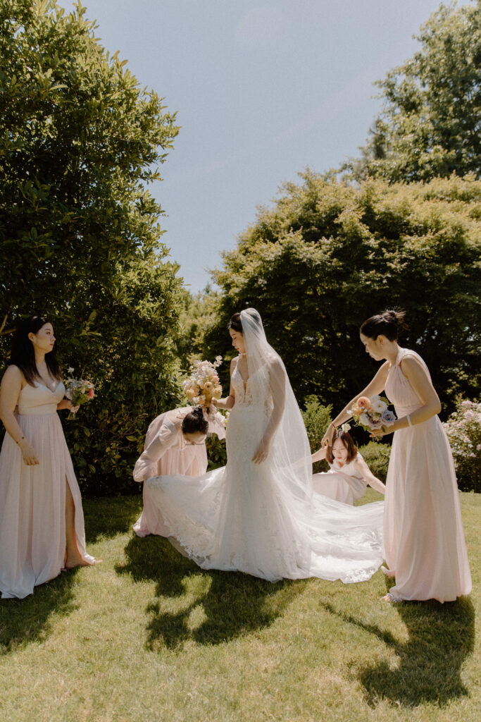 Bridesmaids candid photos