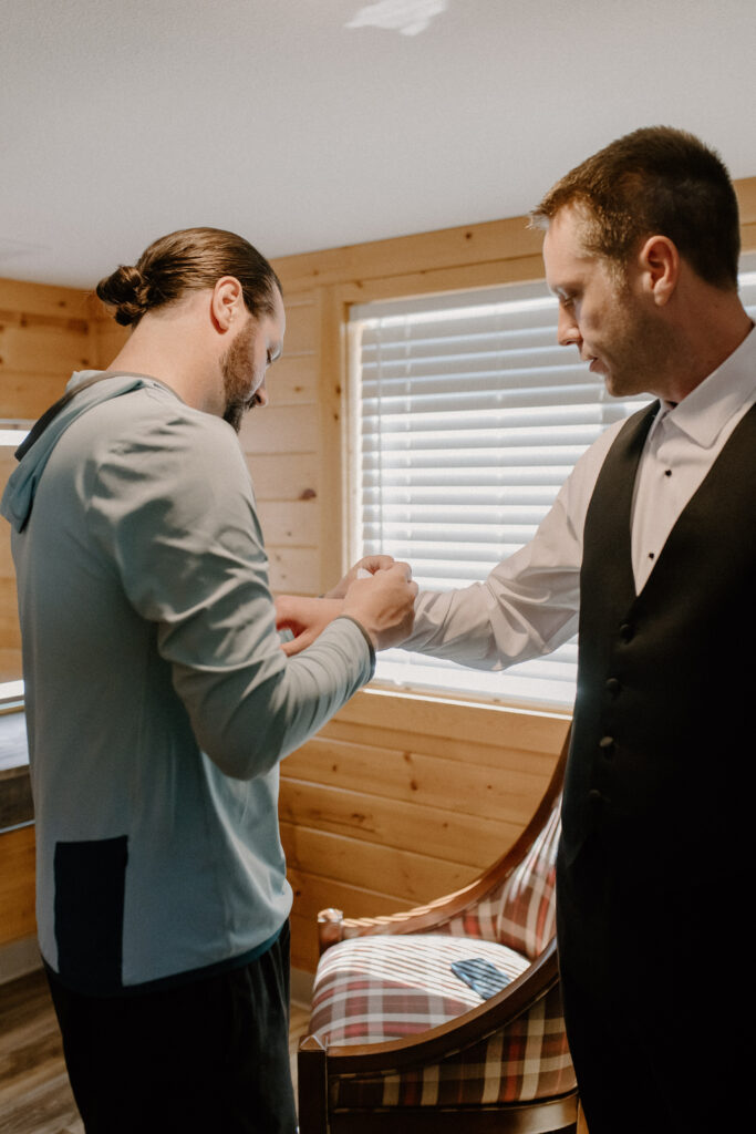 getting ready groom photos