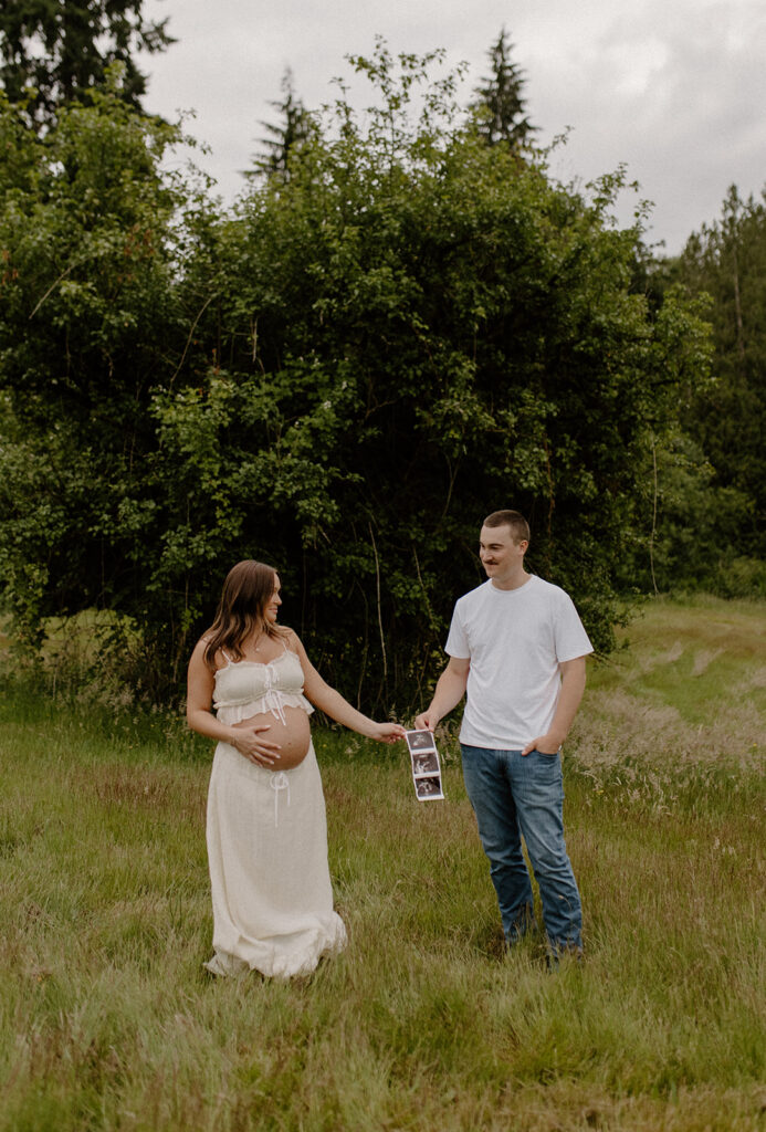 Farm Field Maternity Session in Snohomish Washington