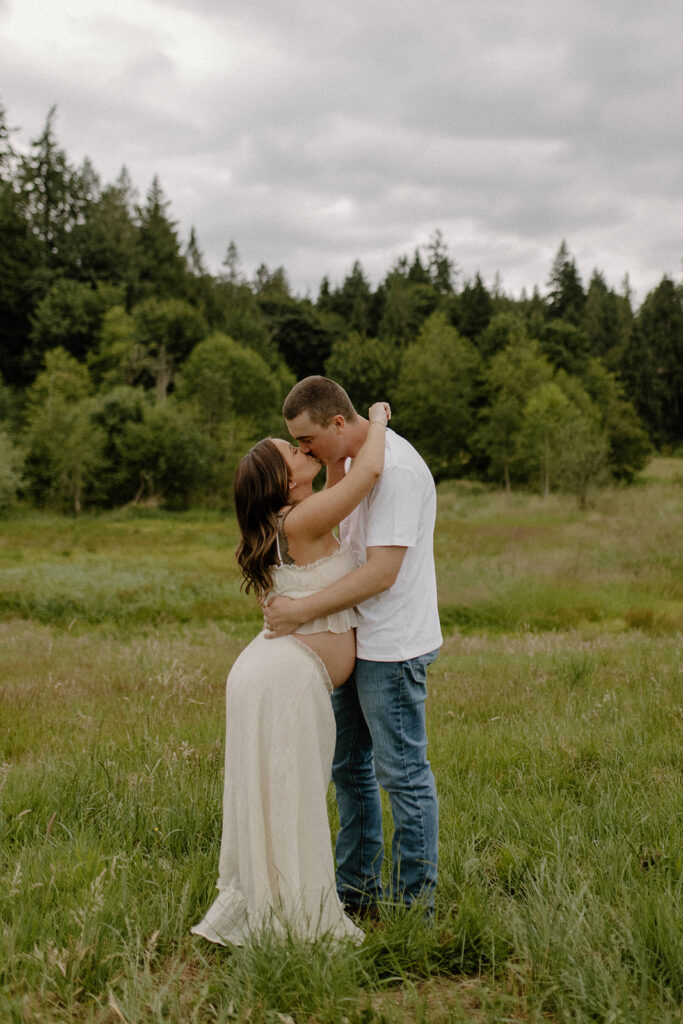 Farm Field Maternity Session in Snohomish Washington