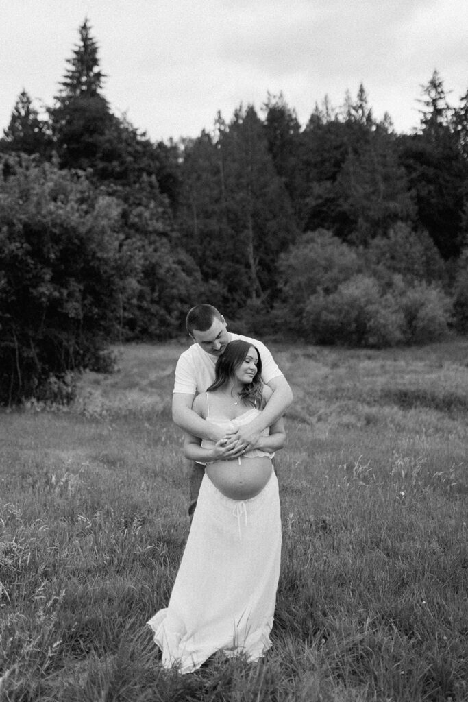 Farm Field Maternity Session in Snohomish Washington